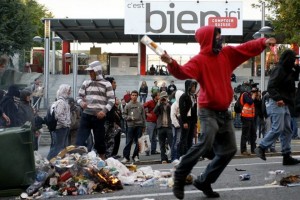 AUSSCHREITUNGEN, RANDALIERER, RANDALE, DEMONSTRATION GEGEN CHRISTOPH BLOCHER, PROTEST, WAADTLAENDER HERBSTMESSE, 88. COMPTOIRE SUISSE, MESSE,
